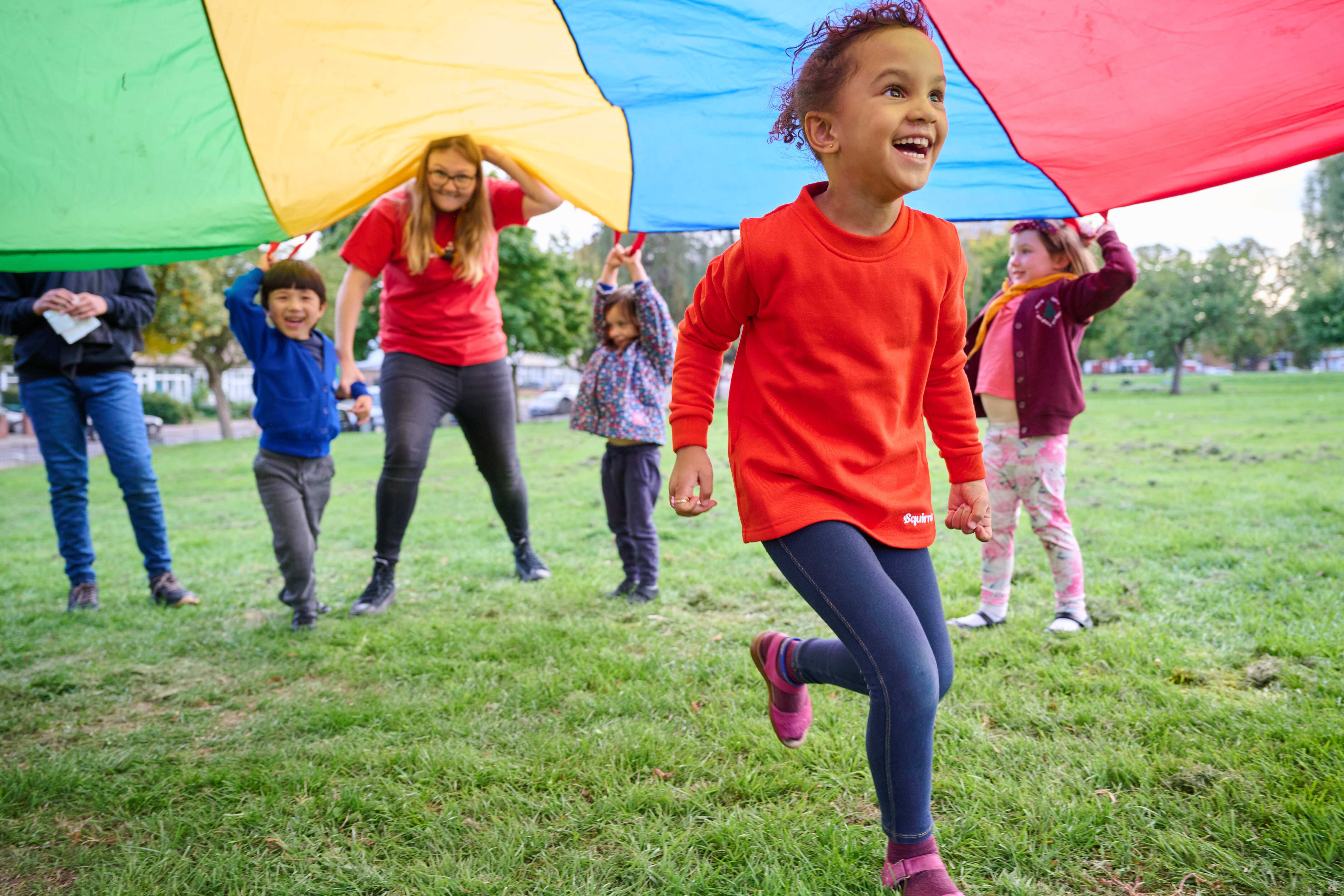 17 quick and easy parachute games to play | Blog | Scouts