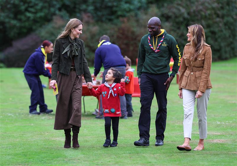 The image shows HRH The Princess of Wales, a Squirrel Scout, Chief Scout Dwayne Fields and First Lady of the United States stood together at Windsor on the lawn.