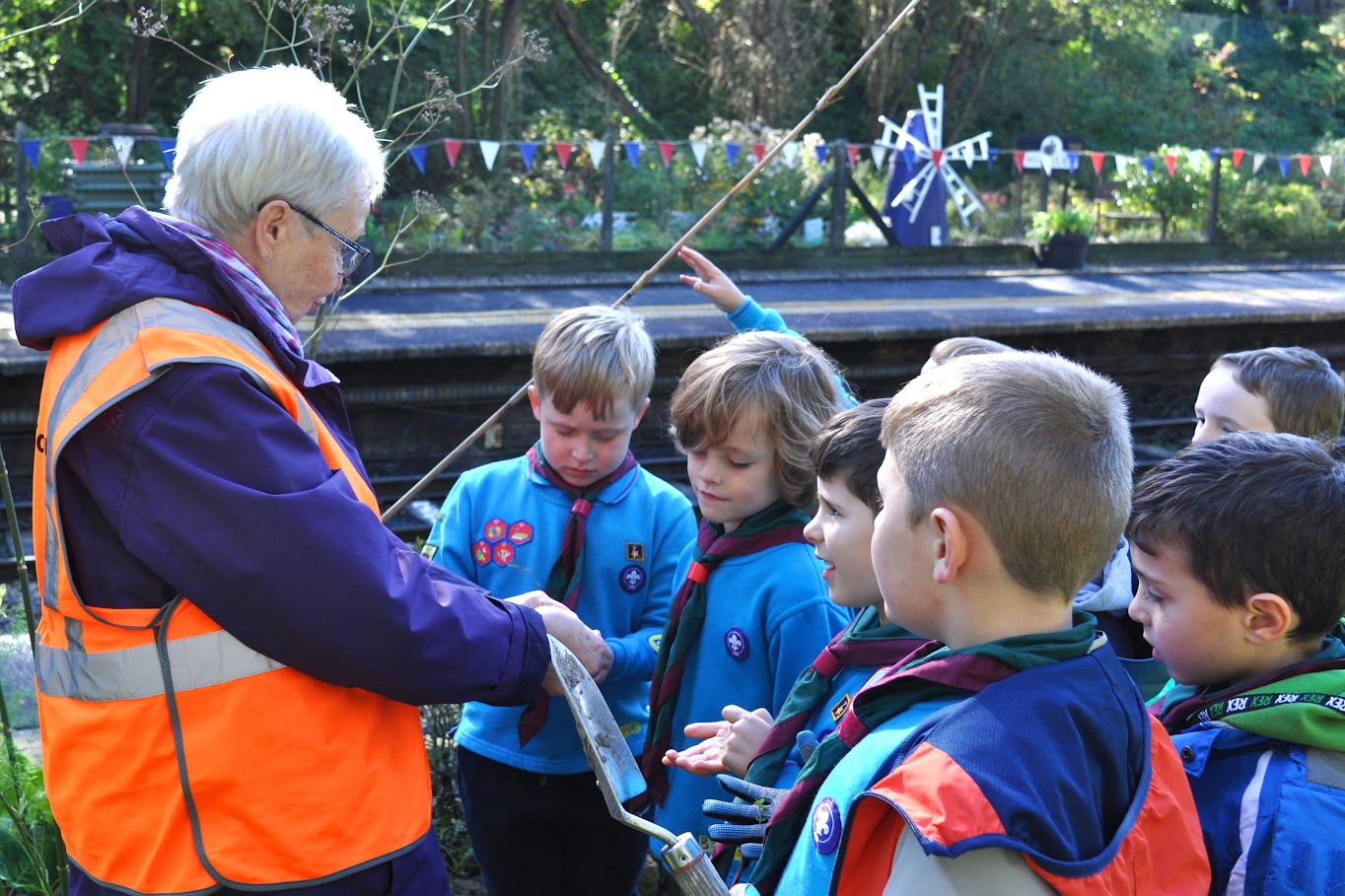 Beavers taking part in Platforms for Change listening to a volunteer